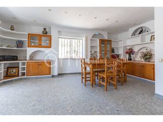 Chalet  Calle emporda. Chalet unifamiliar en els hostalets, pallaresos