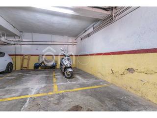 Car parking  Gsasometre. Plaza de parking para coche pequeño