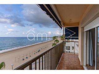 Pis  Calle benito pérez galdós. Ático en primera línea de mar