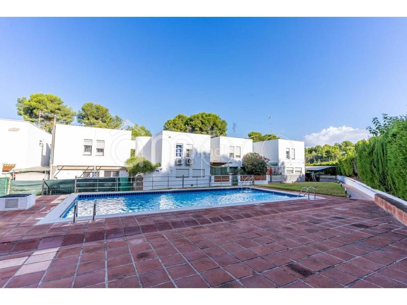 Foto 10345cbf-ee25-4c9c-922c-9eea0b809bc6. Casa pareada chalet pareado con piscina comunitaria en Salou