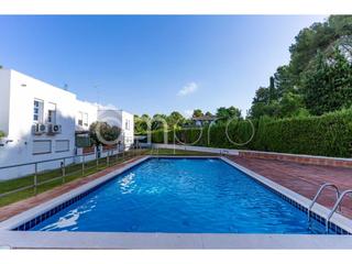 Maison jumelée  Viladomat. Chalet pareado con piscina comunitaria en salou