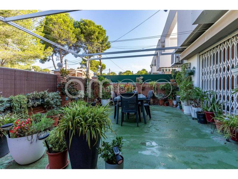 Foto f64f5f9d-9c2e-4f24-9a54-76ad1b470676. Casa pareada chalet pareado con piscina comunitaria en Salou