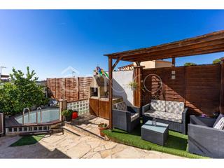 Casa aparellada a Pobla de Montorns (La). Chalet reformado