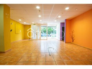 Lloguer Local Comercial a Centre. Gran local de alquiler con terraza en torredembarra