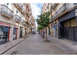 Location Local commercial à August 10. Local en alquiler en carrer august