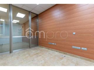 Lloguer Local Comercial  Rodes. Local comercial esquinero en alquiler en torredembarra  luminoso