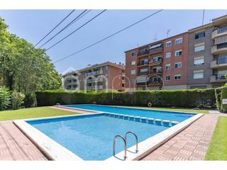 Pis  Avenida catalunya. Piso amplio con terraza y piscina en el centro de el catllar