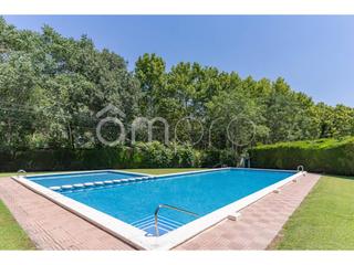 Pis  Catalunya. Piso amplio con terraza y piscina en el centro de el catllar
