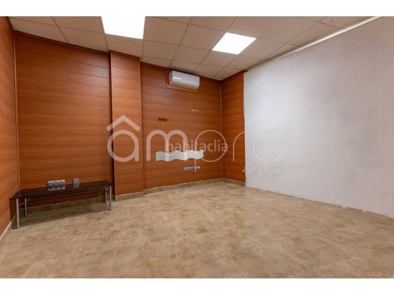 Foto 36f88adf-a7a5-41ef-858f-267b7fda2481. Local comercial a Centre Torredembarra