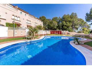 Casa aparellada  Calle greco. Chalet pareado con piscina, garaje y zonas exteriores en el fran