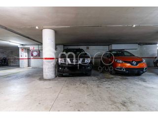 Posto auto in Calle castellet 32. Plaza de parking amplia en venta, 16 m, fácil acceso y máxima co