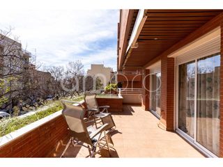 Pis  Plaza fàbrica nova. Luminoso piso con gran terraza y excelentes espacios exteriores