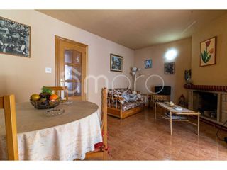 Casa  Calle nostra senyora de la mercè. Casa luminosa con gran terraza, local comercial y garaje para 2