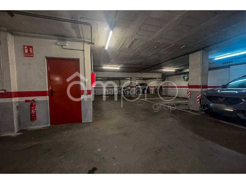 Foto aa0a6312-0e45-4b2d-85db-02ba4169a9a6. Aparcament cotxe a Centre Sitges