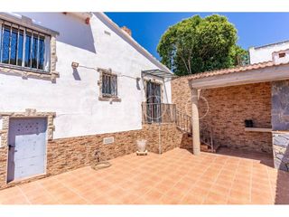 Casa a Pobla de Montornès (La). Casa esquinera con jardín