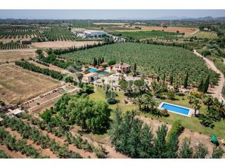Bauernhof in Vilallonga del Camp. Masia de piedra natural en vilallonga del camp