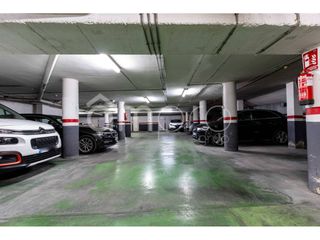 Parking voiture  Calle canyelles. Lote de 38 plazas de parking y 19 trasteros en rentabilidad  inv