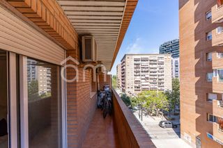 Flat  N/a. Altura piso 3º, piso superficie total 97 m, superficie útil 97 m