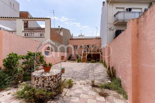 Casa  N/a. Superficie total 211 m, casa superficie útil 185 m, hab. individ
