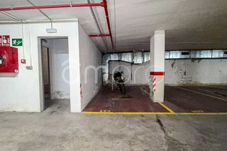 Aparcament cotxe  Calle fassina nº. Superficie total 12,5 m, garaje superficie útil 12 m, ancho 2,55