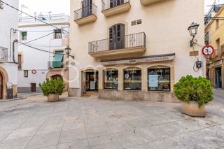 Lloguer Local Comercial  N/a. Superficie total 120 m, local superficie útil 120 m, agua, aire