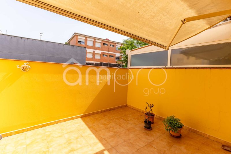 Foto 115550ab-36e2-4ae1-8eea-c01bcbdd24b9. Casa adosada descubre esta amplia y luminosa casa pareada distribuida en cuatro plantas, con un espectacular garaje de 76 m, tres dormitorios, en Cubelles