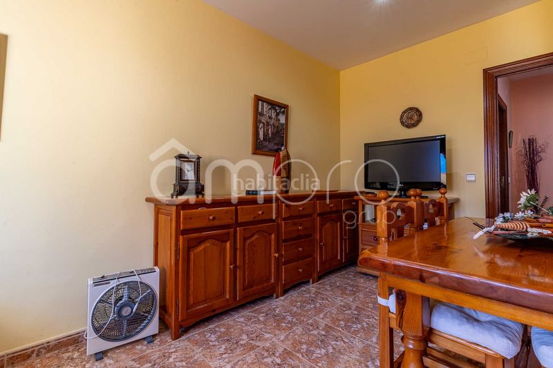 Foto 1b4c4e98-53b1-463d-8fa2-f20537ee4930. Casa adosada descubre esta amplia y luminosa casa pareada distribuida en cuatro plantas, con un espectacular garaje de 76 m, tres dormitorios, en Cubelles
