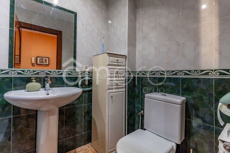 Foto 5019f7c9-1038-4163-af82-9f831e6d51c7. Casa adosada descubre esta amplia y luminosa casa pareada distribuida en cuatro plantas, con un espectacular garaje de 76 m, tres dormitorios, en Cubelles