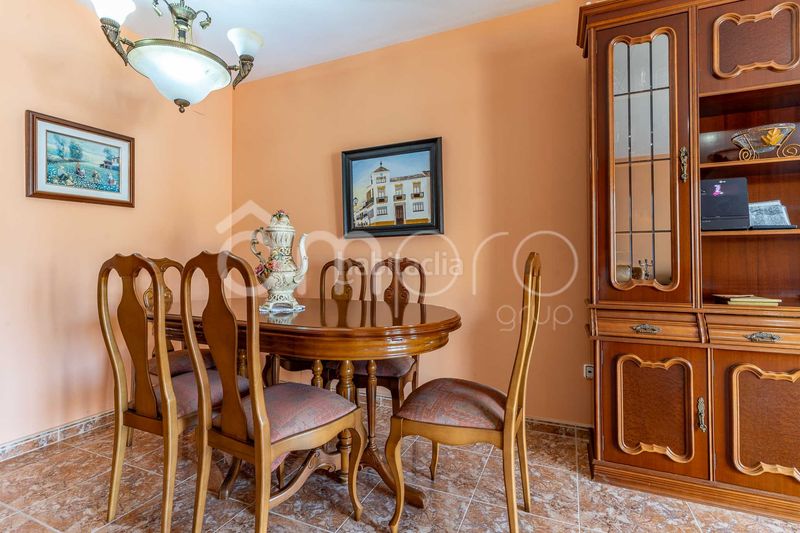 Foto 555251a4-e29b-4730-b740-02b29de46159. Casa adosada descubre esta amplia y luminosa casa pareada distribuida en cuatro plantas, con un espectacular garaje de 76 m, tres dormitorios, en Cubelles