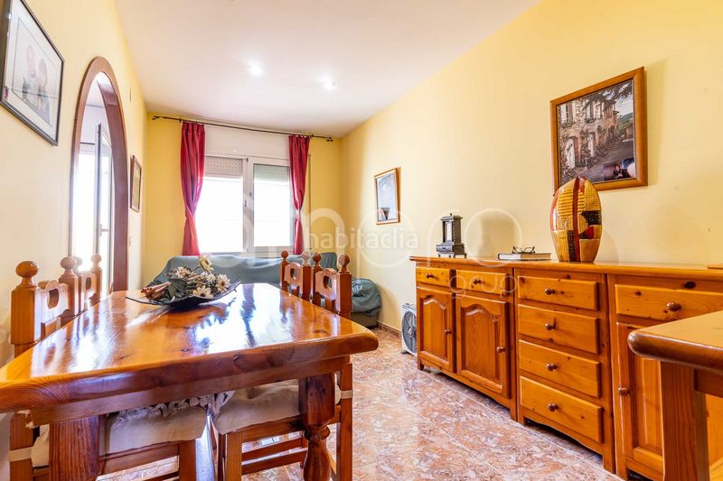 Foto 5555c1d9-fc57-4b27-8296-3fae2c005b70. Casa adosada descubre esta amplia y luminosa casa pareada distribuida en cuatro plantas, con un espectacular garaje de 76 m, tres dormitorios, en Cubelles