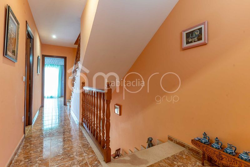 Foto b9789501-cbbc-442a-bf6b-6c6e58455b06. Casa adosada descubre esta amplia y luminosa casa pareada distribuida en cuatro plantas, con un espectacular garaje de 76 m, tres dormitorios, en Cubelles