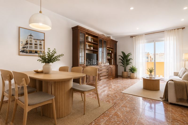 Foto c6b92e48-e653-4983-911d-7395f41ff14b. Casa adosada descubre esta amplia y luminosa casa pareada distribuida en cuatro plantas, con un espectacular garaje de 76 m, tres dormitorios, en Cubelles