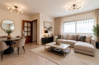Chalet  Cl major -la gornal  es: pl:bj pt:
 castellet i la gornal. Chalet en buen estado con 5 dormitorios, terraza y garaje, en un