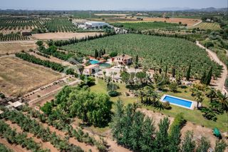 Casa a schiera  N/a. Superficie total 434 m, masía superficie solar 54403 m, superfic