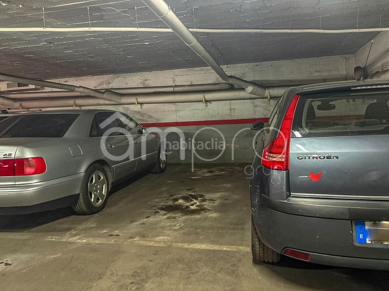 Foto c6c05b80-fd4b-409f-9fbf-b4146d9928ae. Aparcament cotxe a Centre Sitges