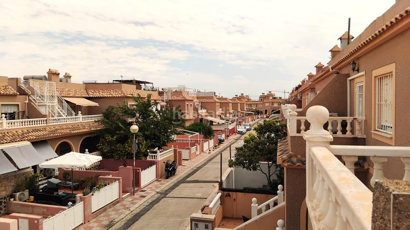 Foto cf10533b-38ae-4d23-88f2-85b338b3ca11. Casa adosada en carrer de creta 46 en Monte y Mar Santa Pola