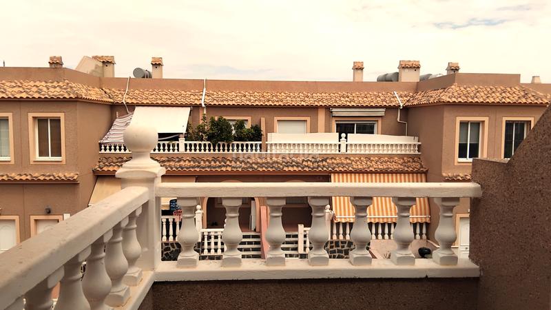 Foto d0731479-5045-44b7-adfa-29ec6183fc23. Casa adosada en carrer de creta 46 en Monte y Mar Santa Pola