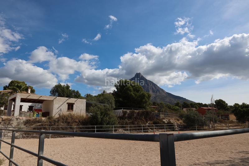 Foto 4cff6261-3de4-4088-82e8-8bd67bd442c7. Masia amb xemeneia calefacció aparcament a Finestrat pueblo Finestrat