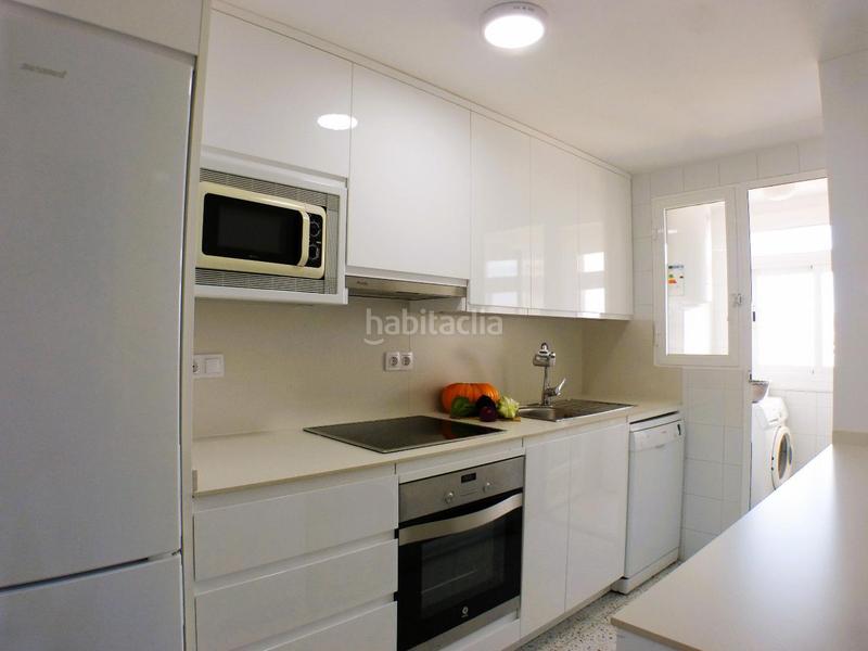 Foto 4bd4ea1a-568c-4270-96a1-12a4bfdd9b1a. Alquiler piso en jaume i el conqueridor apartamento 1 línea. Playa Muchavista campello alicante. coqueto apartamento situado frente al mar. alquiler temporal, a partir de en Campello (el)