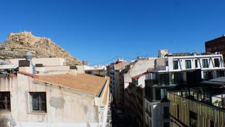 Apartament a Casco Antiguo - Sta. Cruz - Ayuntamiento. Piso con encanto en el corazón de alicante, junto a la explanada