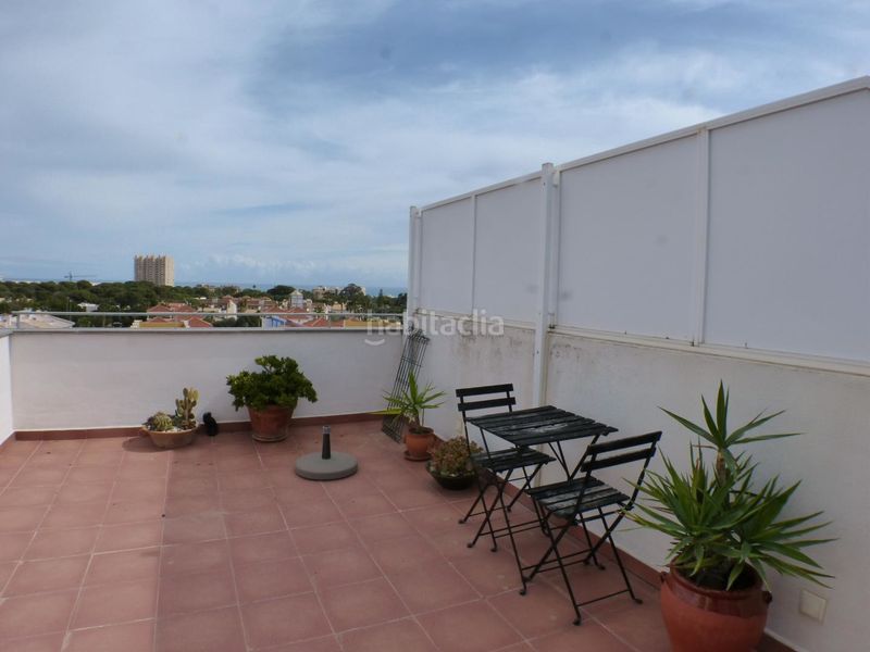 Foto b0a78395-0317-4475-a772-f6aafe41a99f. Àtic amb piscina a Campello Pueblo Campello (el)