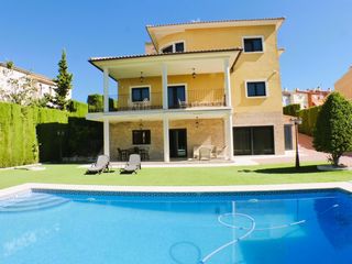 Casa a Centro. Exclusivo chalet de lujo en huerta muchamiel  espacio, confort y