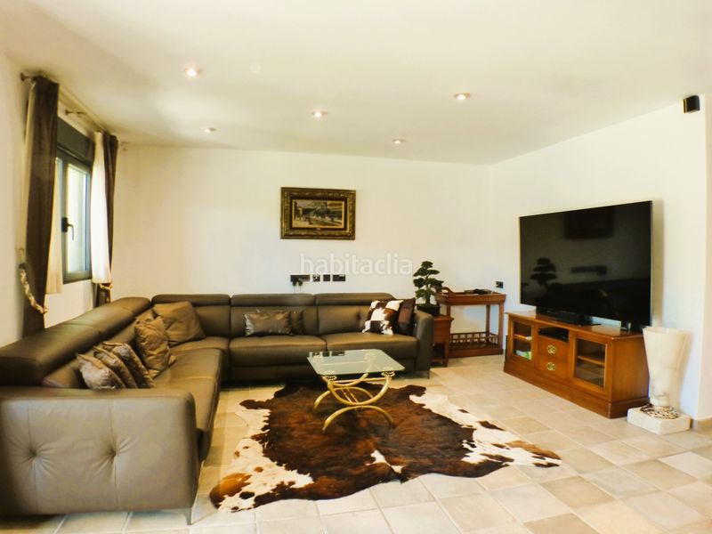 Foto cc1c827d-588a-43e9-8a3a-2291f22c6720. Casa amb piscina a Centro Mutxamel