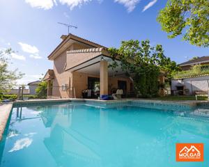 Casa  Calle valencia. Hermoso y exclusivo chalet independiente ubicado en la urbanizac