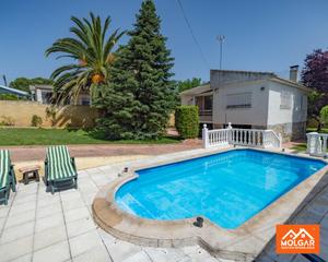Xalet  Rio tajua. Chalet independiente en urbanizacin las castillas
