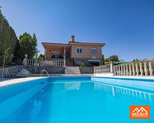 Xalet  Avenida avenida del ro henares. Chalet independiente con piscina