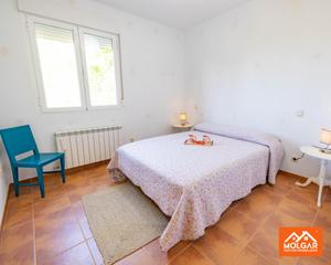 Casa aparellada a Uceda. Se vende amplio chalet pareado con gran parcela e increibles vis