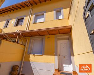 Doppelhaus in Uceda. Se vende amplio chalet pareado con gran parcela e increibles vis