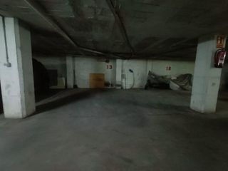 Parking coche en Centre. Garage para dos coches en venta en el centro de roses