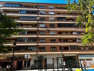 Pis  Carrer d'abén al abbar 9. Vivienda exterior de 104 metros en amistad